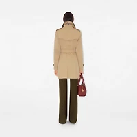 Short Chelsea Heritage Trench Coat in Honey - Women, Cotton Gabardine | Burberry® Official