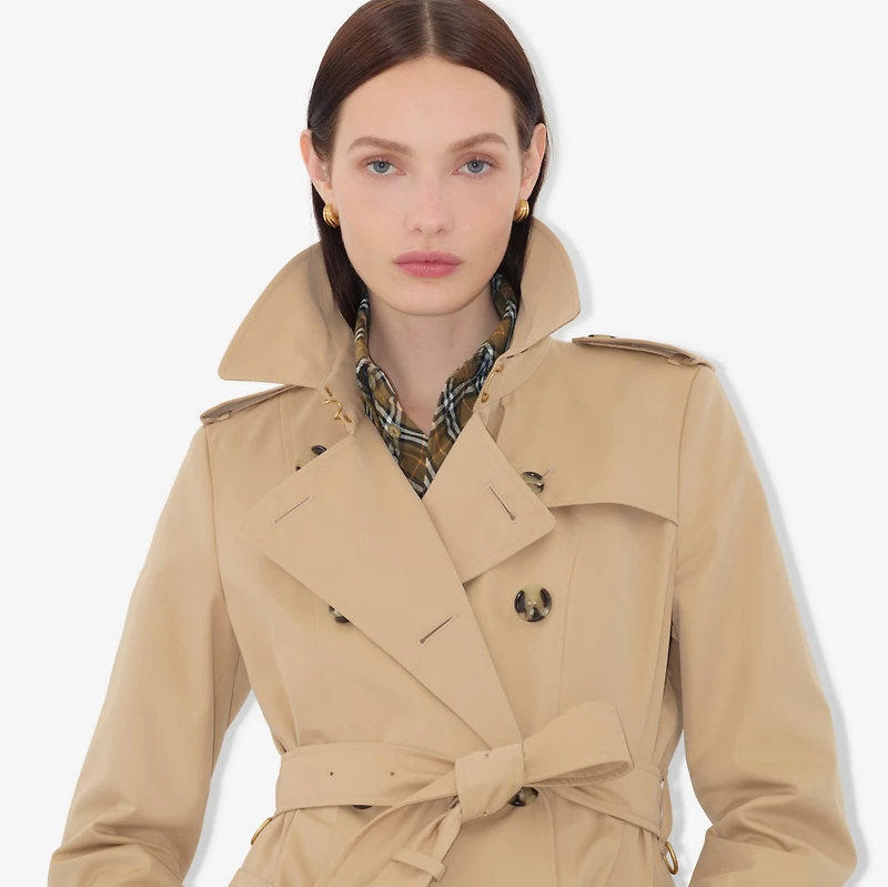Short Chelsea Heritage Trench Coat in Honey - Women, Cotton Gabardine | Burberry® Official