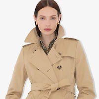 Short Chelsea Heritage Trench Coat in Honey - Women, Cotton Gabardine | Burberry® Official