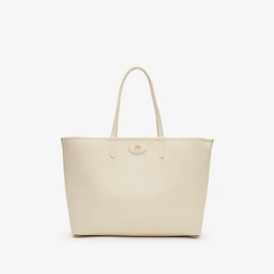 Medium Reversible Bloomsbury Tote​ in Soap beige/light beige - Women | Burberry® Official