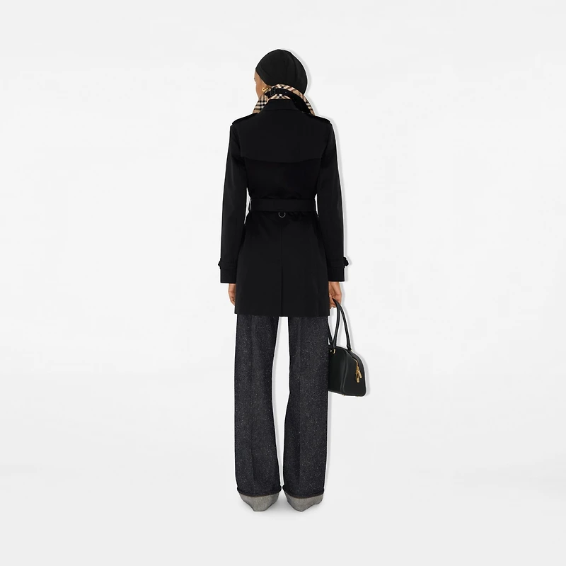 Short Chelsea Heritage Trench Coat in Black - Women, Cotton Gabardine | Burberry® Official