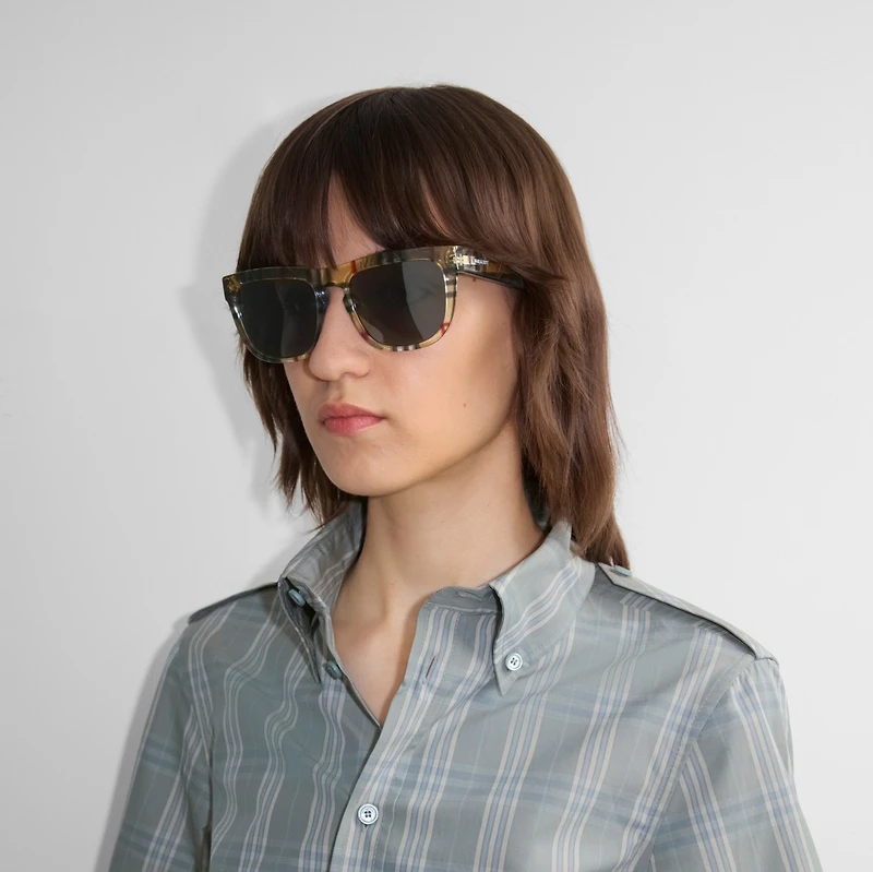 Check Square Sunglasses in Vintage check | Burberry® Official