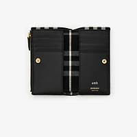 Medium Bloomsbury Wallet in Black/calico beige - Women, Leather | Burberry® Official