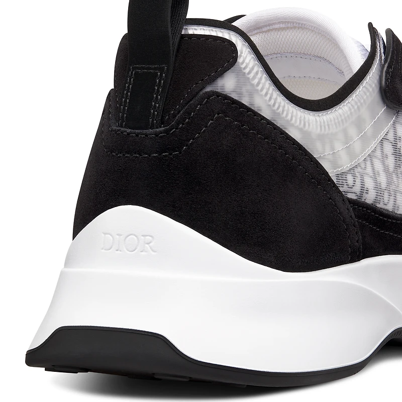 B25 Runner Sneaker