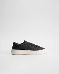 B33 Spin Sneaker