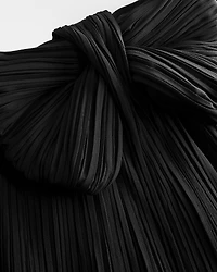 Pleated Skirt with Bow