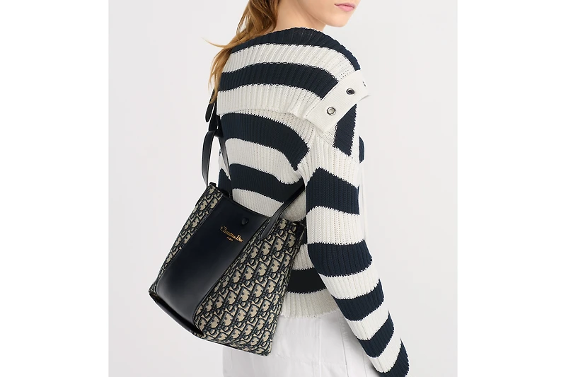 Medium Signature Bucket Bag