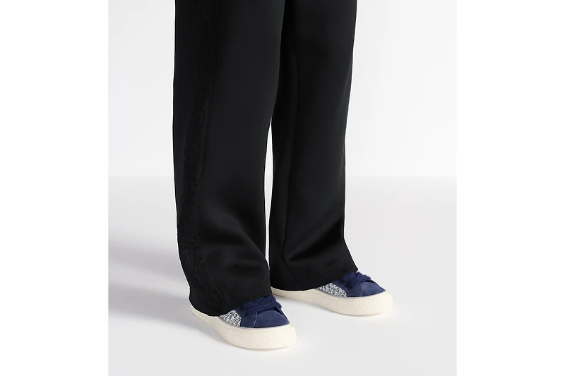B33 Spin Sneaker