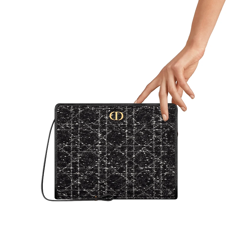 30 Montaigne Dea Pouch