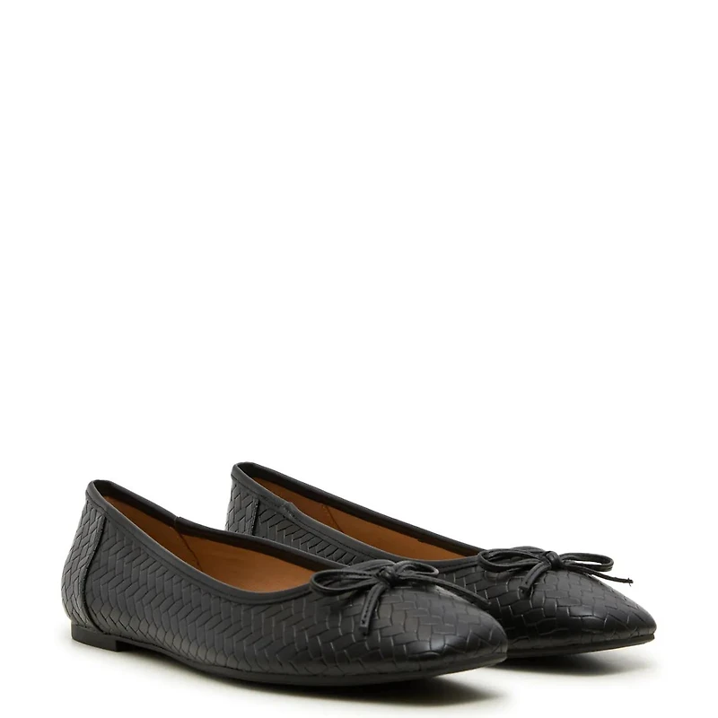 Women's Nakia Flat Leather Shoe