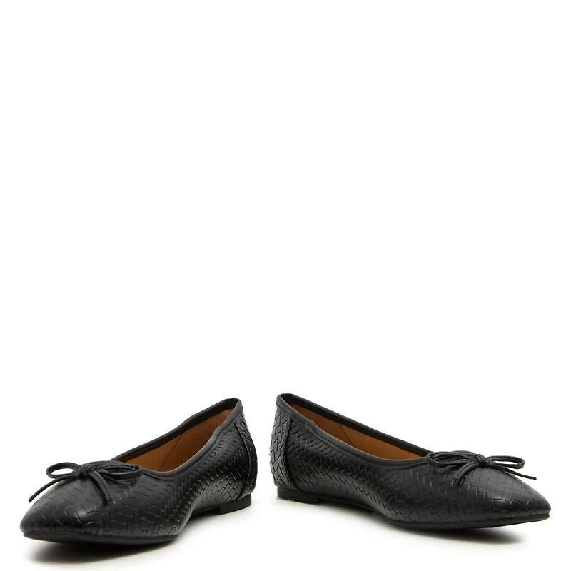 Women's Nakia Flat Leather Shoe