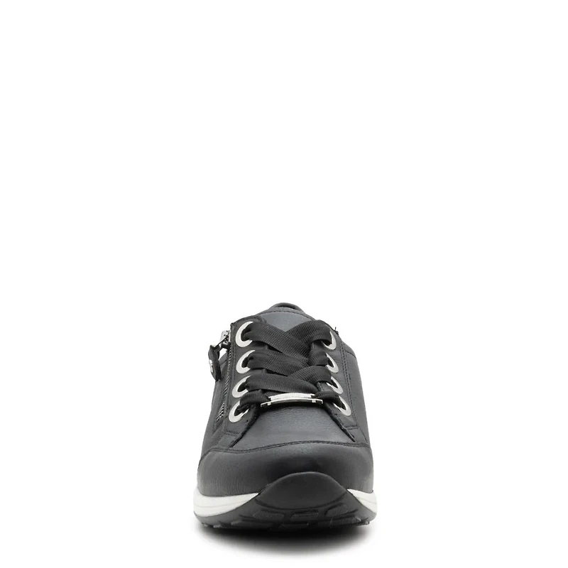 Women's Ollie Wide Width Sneaker