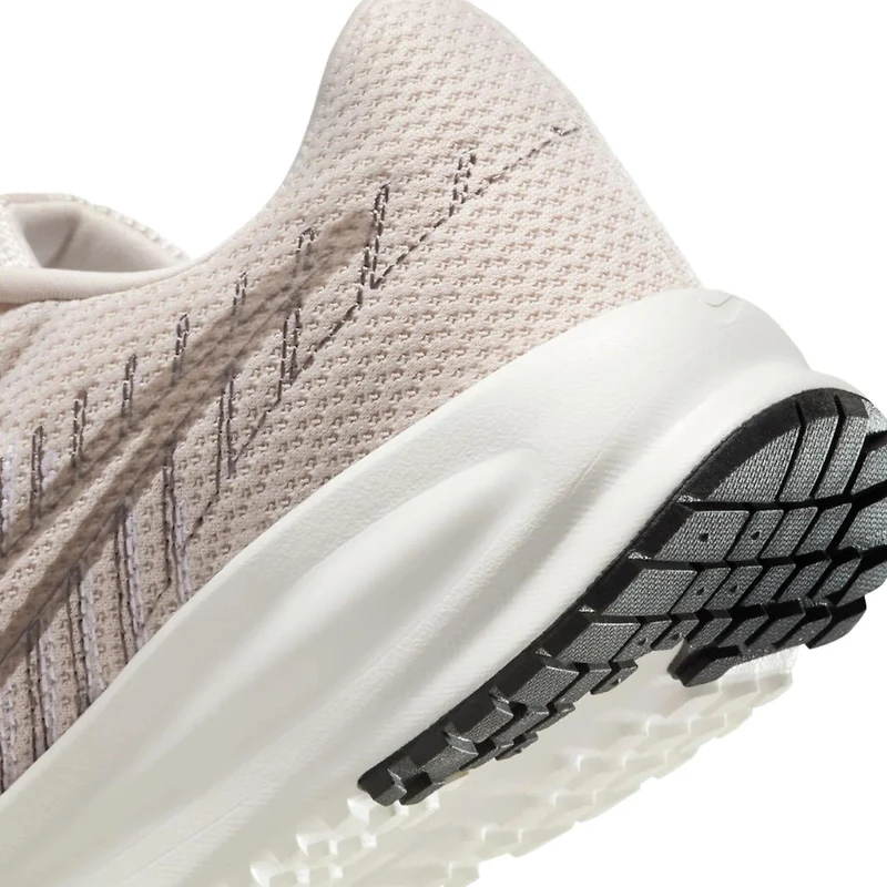 Women's Run Defy Running Shoe