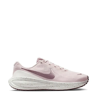 Women's Revolution 8 SE Sneaker Wide