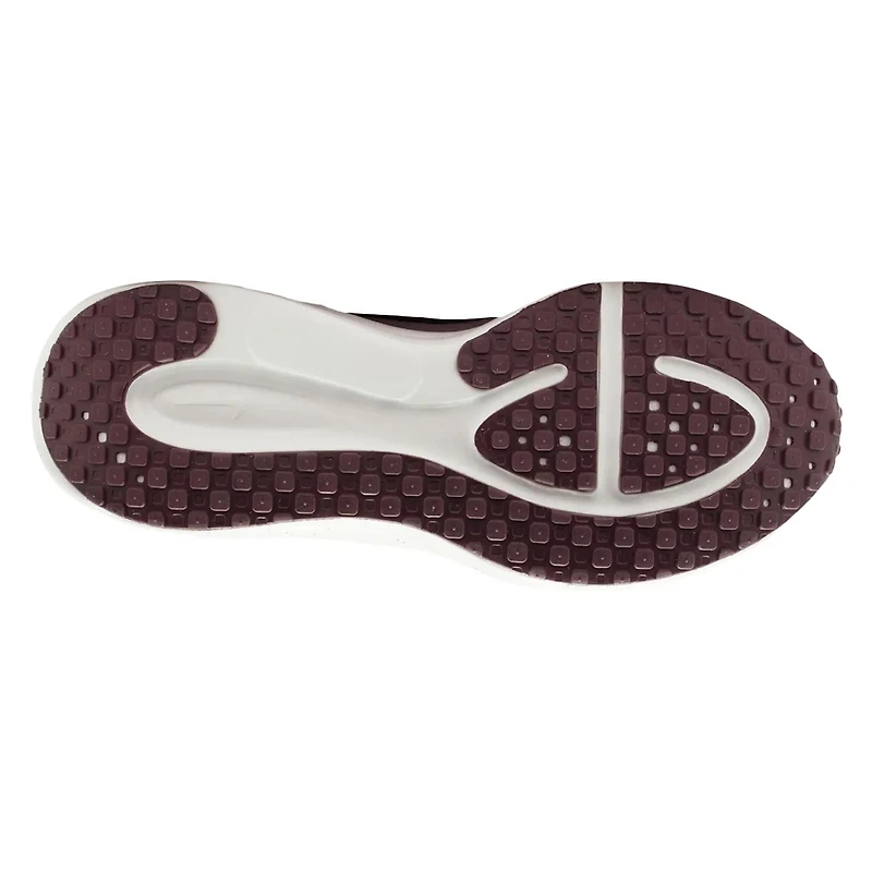 Women's Revolution 8 SE Sneaker Wide