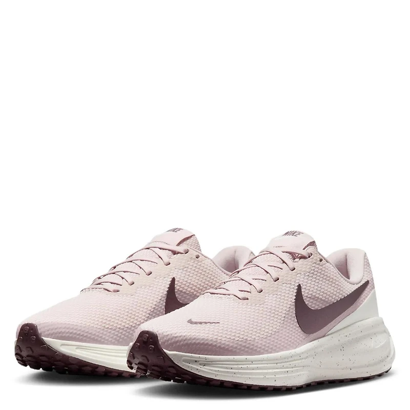 Women's Revolution 8 SE Sneaker Wide