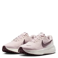Women's Revolution 8 SE Sneaker Wide