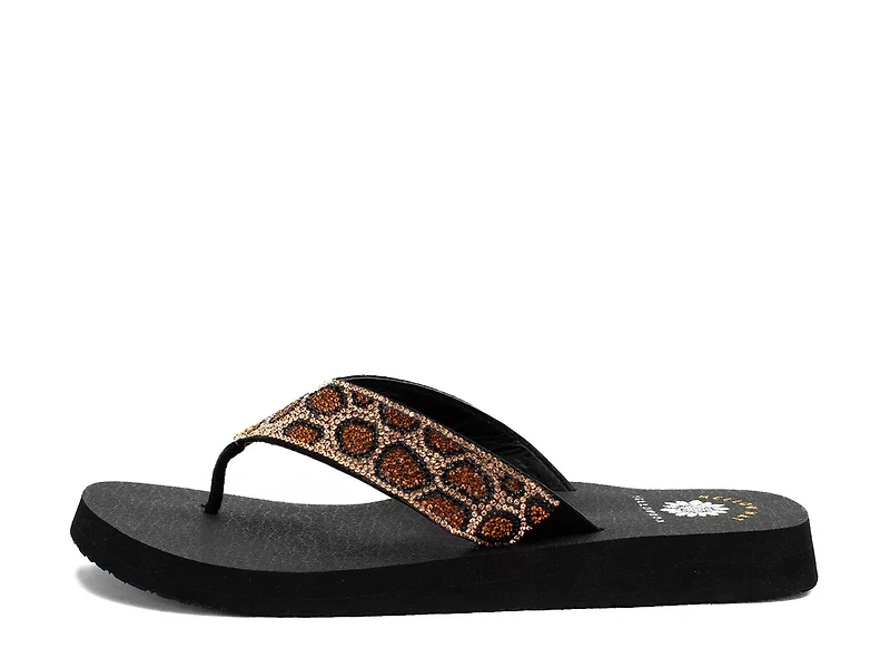 Naseeba Sandal