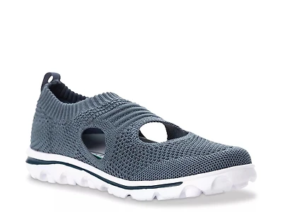 TravelActiv Avid Sneaker - Women's