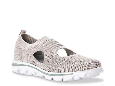 TravelActiv Avid Sneaker - Women's