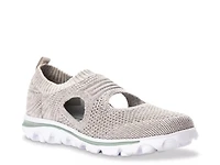 TravelActiv Avid Sneaker - Women's