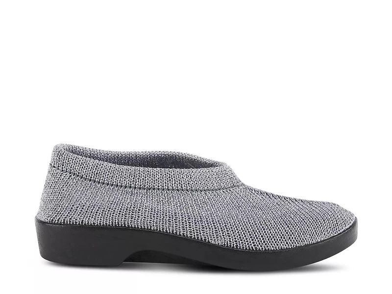 Tender Slip-On