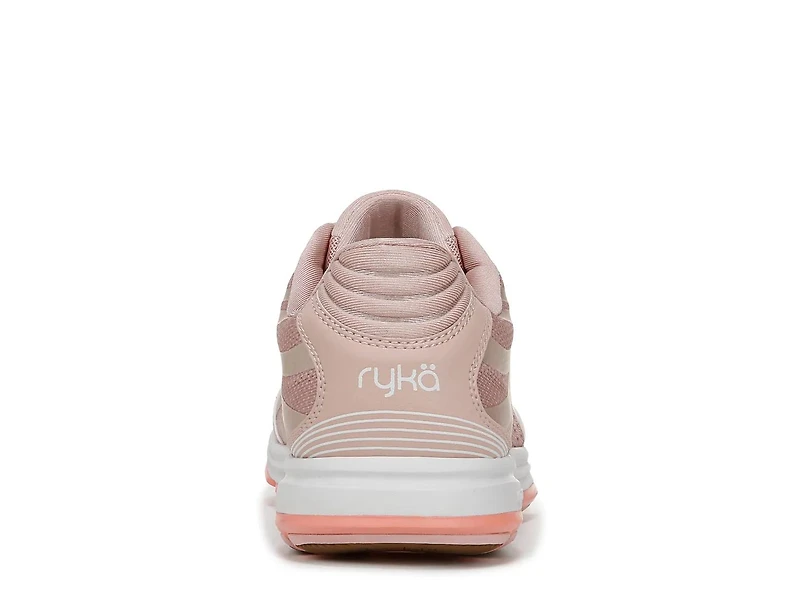 Devotion Plus 3 Walking Sneaker