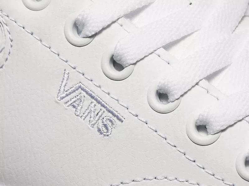 Seldan Sneaker - Women's