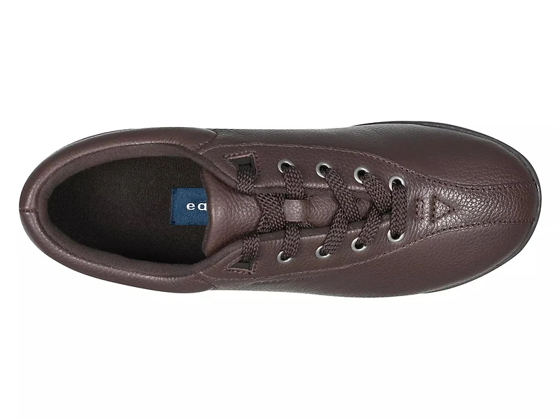 AP1 Walking Sneaker