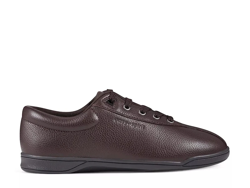 AP1 Walking Sneaker