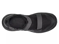 Outflow Universal Sneaker