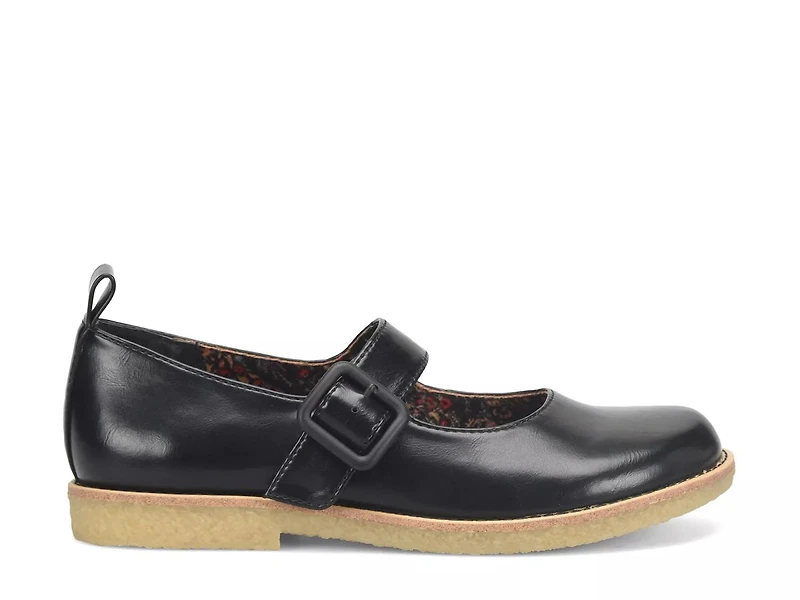 Lara Mary Jane Flat