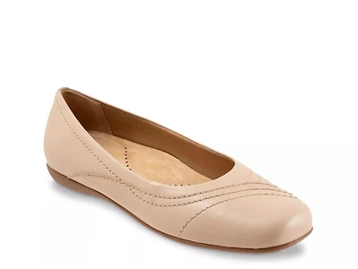 Sasha Flat