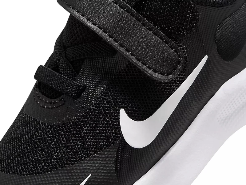 Revolution 7 Sneaker