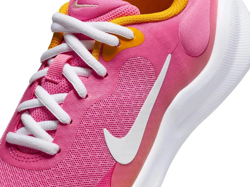 Revolution 7 Sneaker