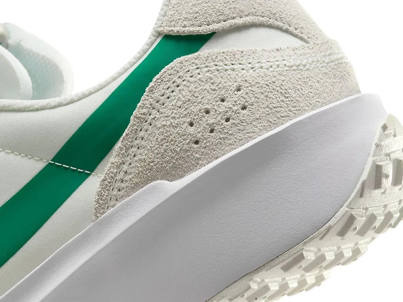 Waffle Debut Running Shoe