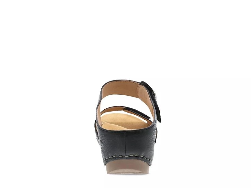 Tanya Sandal