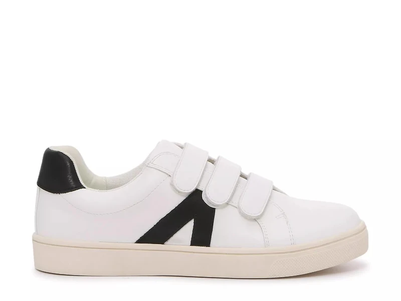Izzie Sneaker - Women's