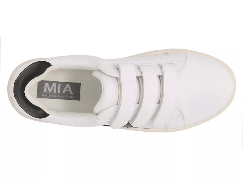 Izzie Sneaker - Women's