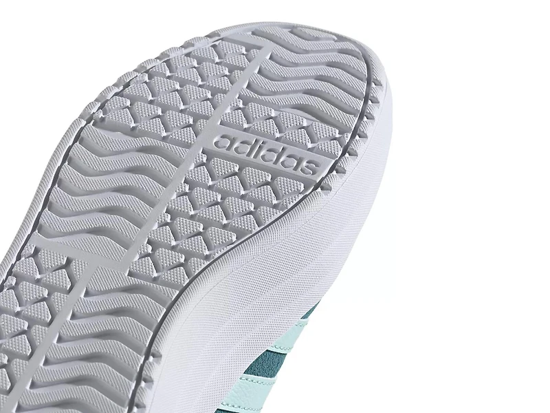 VL Court Bold Lifestyle Sneaker