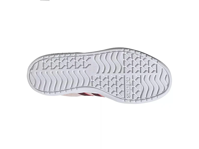 VL Court Bold Lifestyle Sneaker