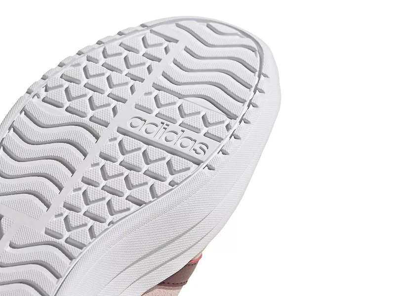 VL Court Bold Lifestyle Sneaker