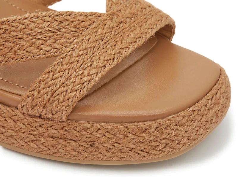 Dylann Sandal