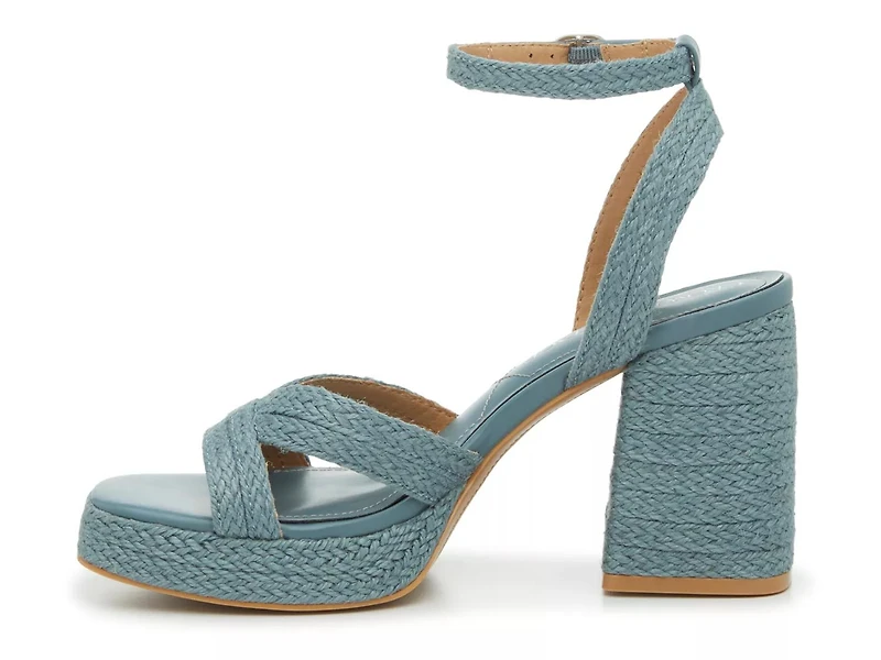 Dylann Sandal