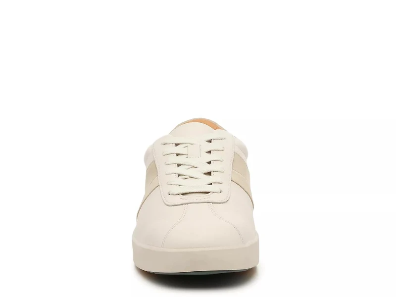 Neela Sneaker
