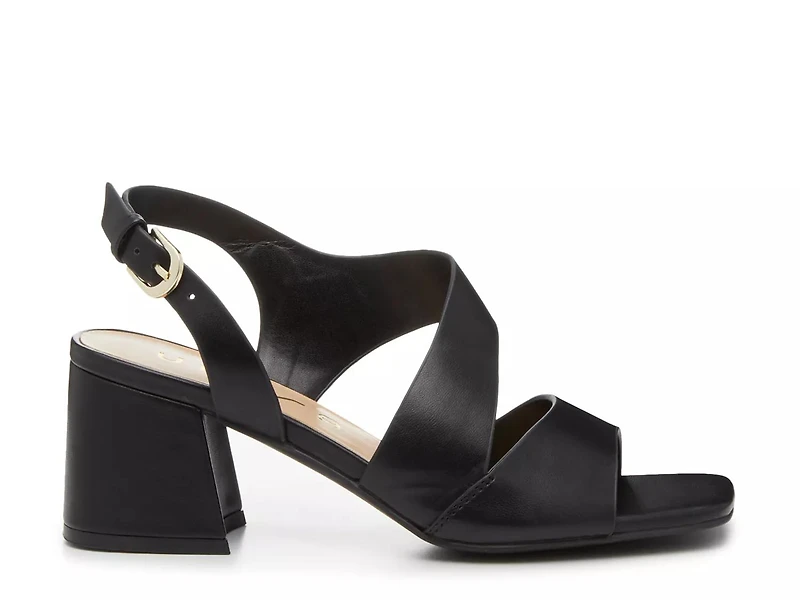 Naudia Sandal