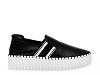 Rise Up Platform Sneaker