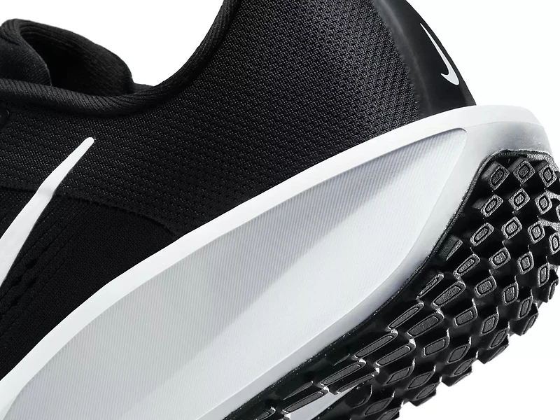 Quest 6 Running Shoe