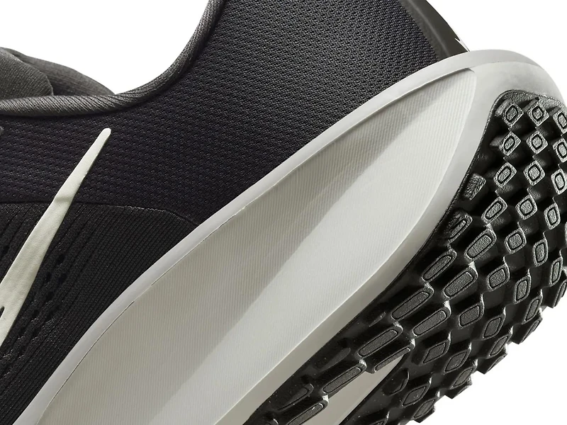 Quest 6 Running Shoe - Men's