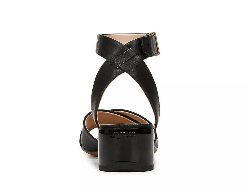Noel Sandal